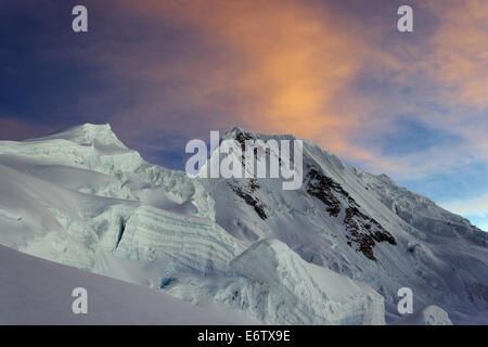 Coucher du soleil sur le nevado Quitaraju Banque D'Images