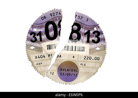 Taxe voiture papier expiré disc coupé en deux Banque D'Images