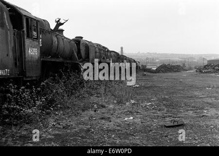 Ex rebutée British Railways locomotives à vapeur à woodhams ferrailles barry island au Pays de Galles en 1974 Banque D'Images