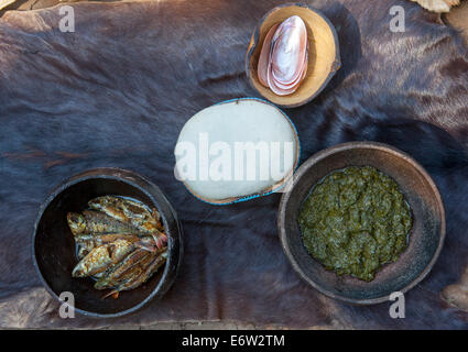 Anuak, repas traditionnel de la tribu Kwan, Gambela Ethiopie Banque D'Images