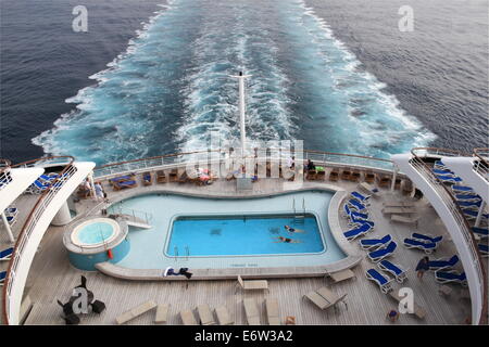 Terrasse extérieure sur le pont arrière, P&O Cruises Oriana, la Norvège 2014 Banque D'Images