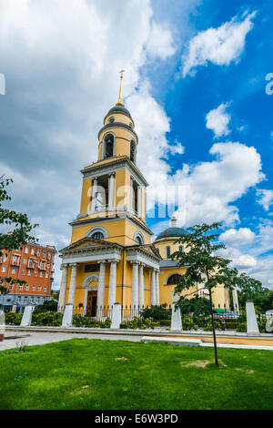 Plus d'église de l'ascension dans Bolshaya Nikitskaya rue de Moscou Banque D'Images