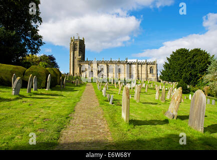 St Michael's Church, dans le village de Coxwold, North Yorkshire, England UK Banque D'Images