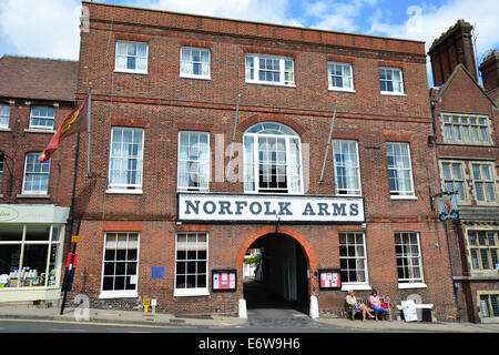 Auberge géorgienne 'Norfolk Arms Hotel, High Street, Arundel, West Sussex, Angleterre, Royaume-Uni Banque D'Images