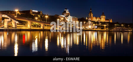 Quai Chrobry à Szczecin (Stettin) Ville de nuit, la Pologne. Banque D'Images