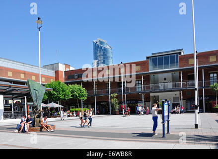 Place centrale, GUNWHARF QUAYS, Portsmouth, Hampshire, Angleterre, Royaume-Uni Banque D'Images