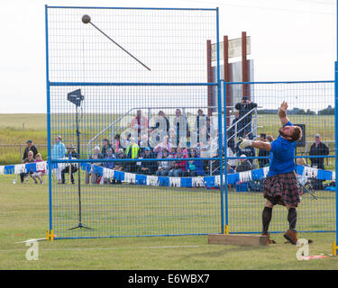 Calgary, Alberta, Canada. 30e Août, 2014. Marteau fait concurrence au cours de la Calgary Highland Games, Calgary, Alberta, Canada le samedi 30 août 2014. Les jeux de Calgary sont une tradition de longue date, d'entrer dans leur deuxième siècle, cette année. Credit : Rosanne Tackaberry/Alamy Live News Banque D'Images