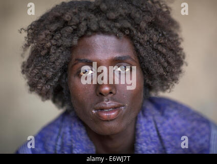 Afar Tribe Homme avec des cheveux bouclés, Assayta, Ethiopie Banque D'Images