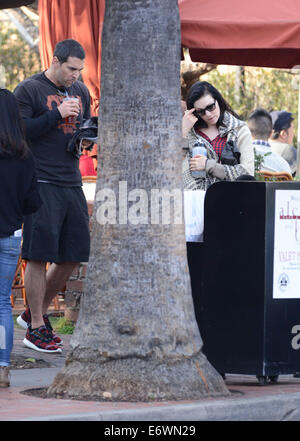 Laura Prepon a conduit à un restaurant où elle a rencontré un homme mystère pour le déjeuner puis est parti en collaboration avec : Laura Prepon Où : Los Angeles, California, United States Quand : 09 Mars 2014 Banque D'Images