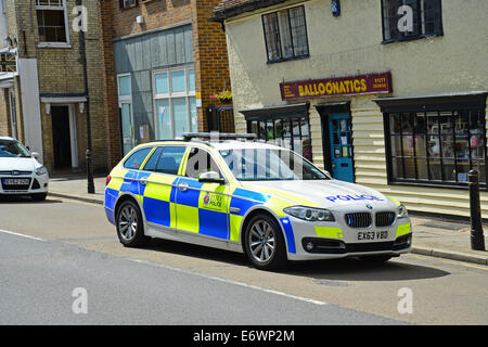 Voiture de police à l'appel, High Street, Chipping Ongar, Essex, Angleterre, Royaume-Uni Banque D'Images