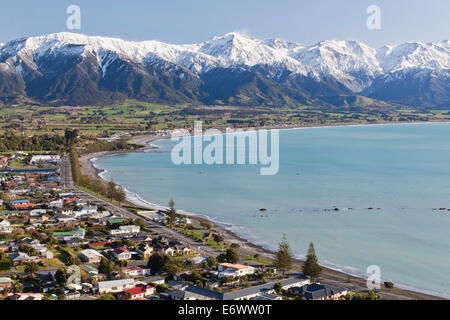 Kaikoura, grande baie avec des montagnes aux sommets enneigés, Kaikoura, côte est, île du Sud, Nouvelle-Zélande Banque D'Images