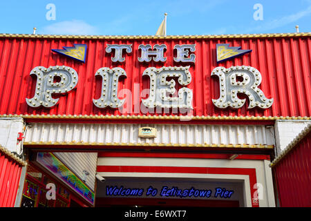 Entrée de Felixstowe Pier, Felixstowe, Suffolk, Angleterre, Royaume-Uni Banque D'Images