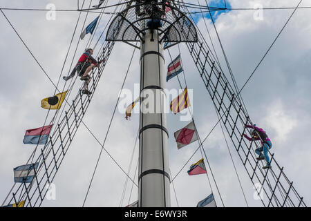 Aller en altitude et sur le bras de cour. Le SS Great Britain préservé se situe maintenant dans une cale sèche à ambiance contrôlée . Banque D'Images