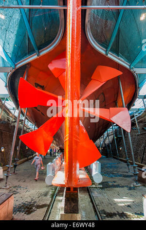 Le SS Great Britain préservé se situe maintenant dans une cale sèche à ambiance contrôlée Banque D'Images