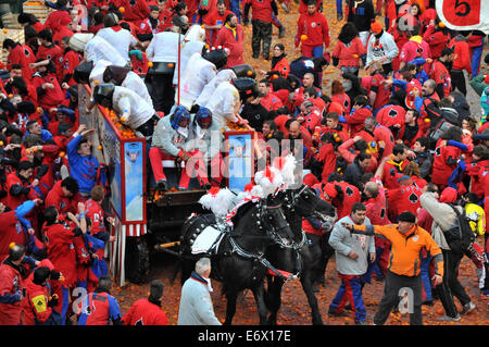 Bataille des Oranges, Carneval à Ivrea, Piémont, Italie Banque D'Images