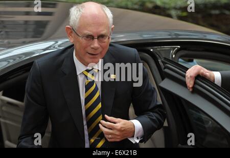 Bruxelles, Belgique. 30e Août, 2014. Président du Conseil européen Herman Van Rompuy arrive au sommet de l'UE à Bruxelles, Belgique, le 30 août 2014. La Commission européenne, ainsi que des diplomates, devrait proposer une forme de durcir les sanctions anti-Russes dans la semaine prochaine. République tchèque s'est réservé le droit d'être en désaccord avec certaines parties de la proposition si elle signifie de grands dommages économiques. © Jakub Dospiva/CTK Photo/Alamy Live News Banque D'Images