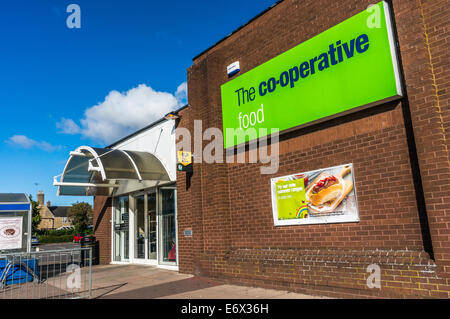 La coopérative d'alimentation au détail dans le marché Deeping, près de Peterborough, England, UK. Banque D'Images