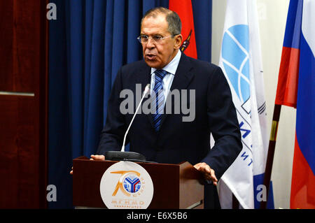 Moscou, Russie. 1er sept 2014. Le Ministre russe des affaires étrangères Sergei Lavrov prononce un discours à Moscou, Russie, le 1 septembre 2014. Lavrov a déclaré que Moscou lundi ne sera pas interférer militairement dans le cadre de la crise de l'Ukraine, exhortant les États-Unis et l'Union européenne (UE) pour aider à arrêter de Kiev à l'aide d'armes lourdes. Source : Xinhua/Alamy Live News Banque D'Images