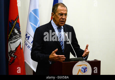 Moscou, Russie. 1er sept 2014. Le Ministre russe des affaires étrangères Sergei Lavrov prononce un discours à Moscou, Russie, le 1 septembre 2014. Lavrov a déclaré que Moscou lundi ne sera pas interférer militairement dans le cadre de la crise de l'Ukraine, exhortant les États-Unis et l'Union européenne (UE) pour aider à arrêter de Kiev à l'aide d'armes lourdes. Source : Xinhua/Alamy Live News Banque D'Images