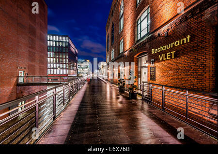 Dans le crépuscule au Sandtorkai Speicherstadt, Hafencity, Hambourg, Allemagne Banque D'Images