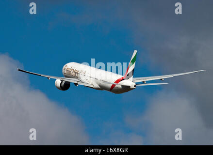 Unis Boeing 777-31H/ER, Gatwick Airport, West Sussex, Angleterre Banque D'Images