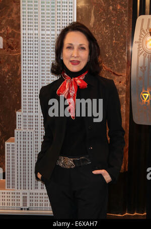 Bebe Neuwirth lights l'Empire State Building le bleu et le vert en l'honneur de la Semaine de sensibilisation aux troubles alimentaires comprend : Bebe Neuwirth Où : New York, New York, United States Quand : 25 Mars 2014 Banque D'Images