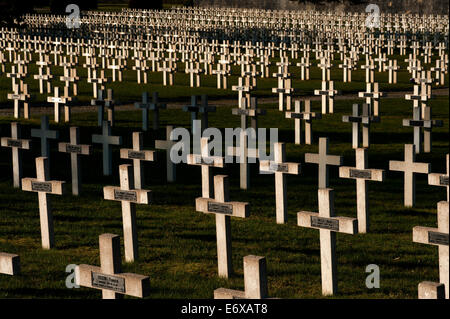 Verdun WW1 site de bataille, Verdun-sur-Meuse, France. Mars 2014 vu ici : Le cimetiere de Faubourg Pave, les militaires cemete Banque D'Images