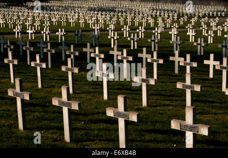 Verdun WW1 site de bataille, Verdun-sur-Meuse, France. Mars 2014 vu ici : Le cimetiere de Faubourg Pave, les militaires cemete Banque D'Images