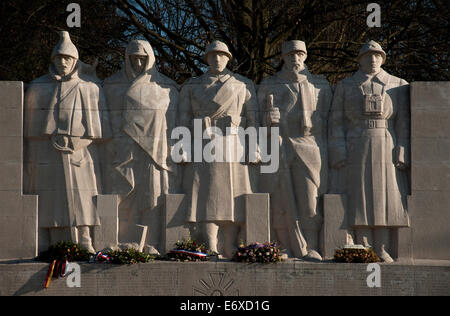 Verdun Ville sur la Meuse. Site de bataille de la PREMIÈRE GUERRE MONDIALE, Verdun-sur-Meuse, France. Mars 2014 Verdun à l'Momument aux morts. Banque D'Images