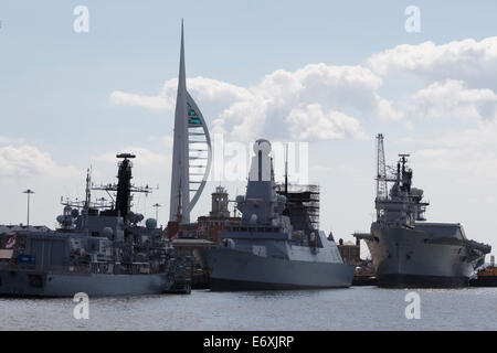 Le HMS Diamond D34 Type 45-audacieuse de défense aérienne de classe Tribal portsmouth docks hampshire england uk go Banque D'Images