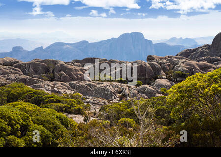 Les formations rocheuses en montagne de l'Andringitra, Parc National d'Andringitra, Madagascar, Afrique du Sud Banque D'Images