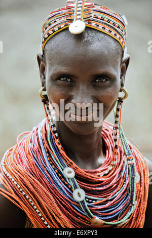 Jeune femme de la tribu Samburu, Kenya, nord Kenya, Afrique Banque D'Images