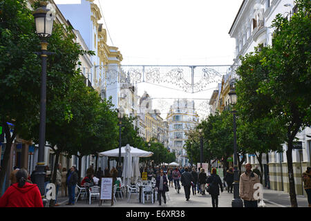 Rue Larga (Calle Larga), Jerez de la Frontera, province de Cadiz, Andalousie, Royaume d'Espagne Banque D'Images