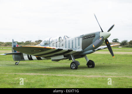 Il s'agit du Supermarine Spitfire IXT PV202 présenté au Shoreham Airshow 2014, Shoreham Airport, East Sussex, Royaume-Uni. 30th août 2014 Banque D'Images