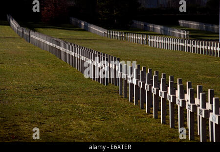 Verdun WW1 site de bataille, Verdun-sur-Meuse, France. Mars 2014 vu ici : Le cimetiere de Faubourg Pave, les militaires cemete Banque D'Images