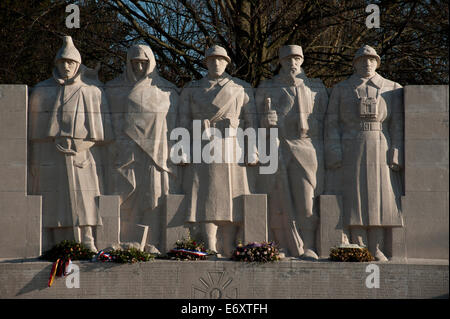 Verdun Ville sur la Meuse. Site de bataille de la PREMIÈRE GUERRE MONDIALE, Verdun-sur-Meuse, France. Mars 2014 Verdun à l'Momument aux morts. Banque D'Images