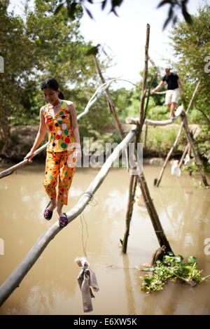 Pont de singe canal près de Cao Lanh, Dong Thap, Vietnam Banque D'Images