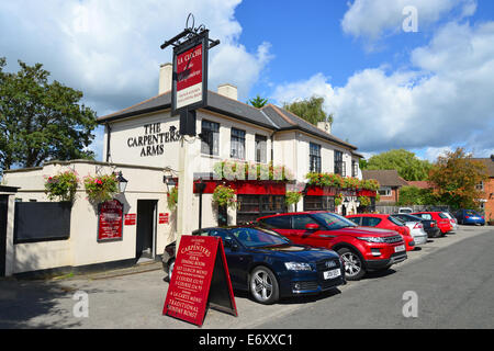 Les charpentiers Pub, Upper Village Road, Sunninghill, Berkshire, Angleterre, Royaume-Uni Banque D'Images