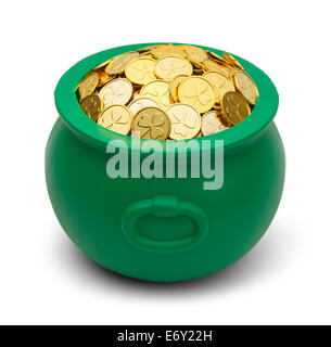 Green Pot d'or avec Clover Coins isolé sur fond blanc. Banque D'Images