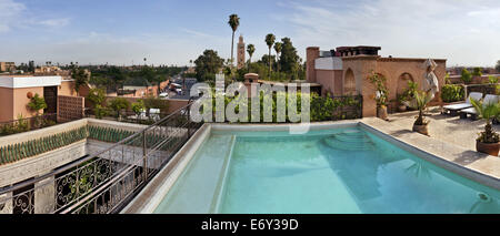 Piscine sur le toit, la Villa des Orangers, Marrakech, Maroc Banque D'Images