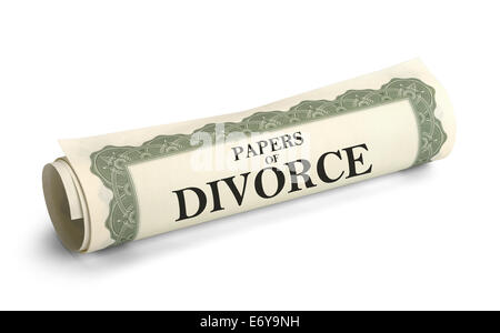 Documents de Divorce juridique roulé isolé sur fond blanc. Banque D'Images