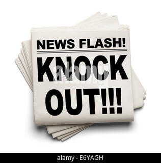 Flash info Knock Out News Paper isolé sur fond blanc. Banque D'Images