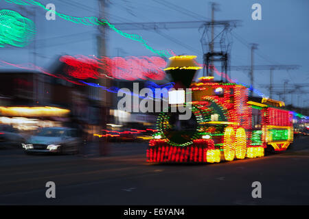 Blackpool, Lancashire, Royaume-Uni. 1er septembre 2014. 'Rocket' au tramway Illuminations Illuminations affiche le trafic et sentiers à Blackpool Lights 2014. Credit : Mar Photographics/Alamy Live News Banque D'Images