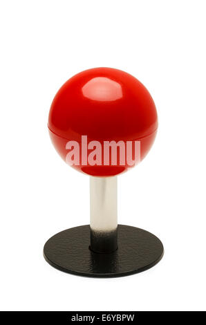 Arcade Game Controler avec une boule rouge Haut Ioslated sur fond blanc. Banque D'Images