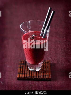 Les fruits d'été, Orange, Banane et lait de soja smoothie Banque D'Images