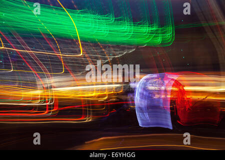 Blackpool, Lancashire, Royaume-Uni. 1er septembre 2014. Les passagers dans la nouveauté sur le thème princesse Cendrillon carrosses voyageant sur la mer affiche le trafic et sentiers à Blackpool Lights 2014. Credit : Mar Photographics/Alamy Live News Banque D'Images