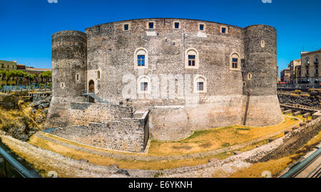 Dans Cathania Castello Ursino vue panoramique, Sicile, Italie Banque D'Images