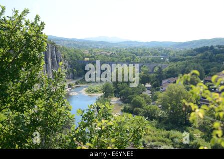 L'Ardèche à Vogüé Banque D'Images