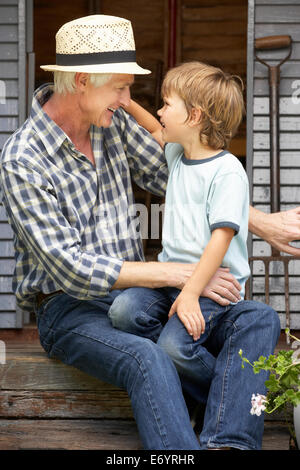 Grand-père et petit-fils de véranda Banque D'Images