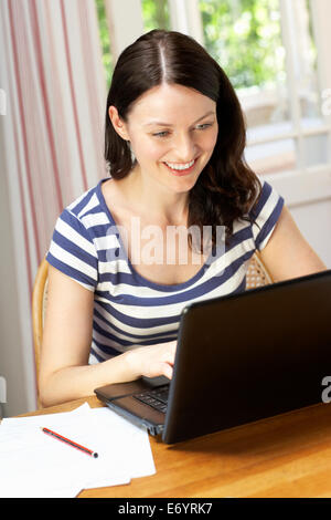 Woman working in home office Banque D'Images